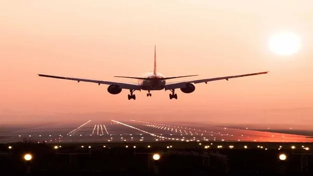 Flight Emergency landing: బ్యాంకాక్-మాస్కో విమానంలో పొగలు.. ఢిల్లీలో ఎమర్జెన్సీ ల్యాండింగ్