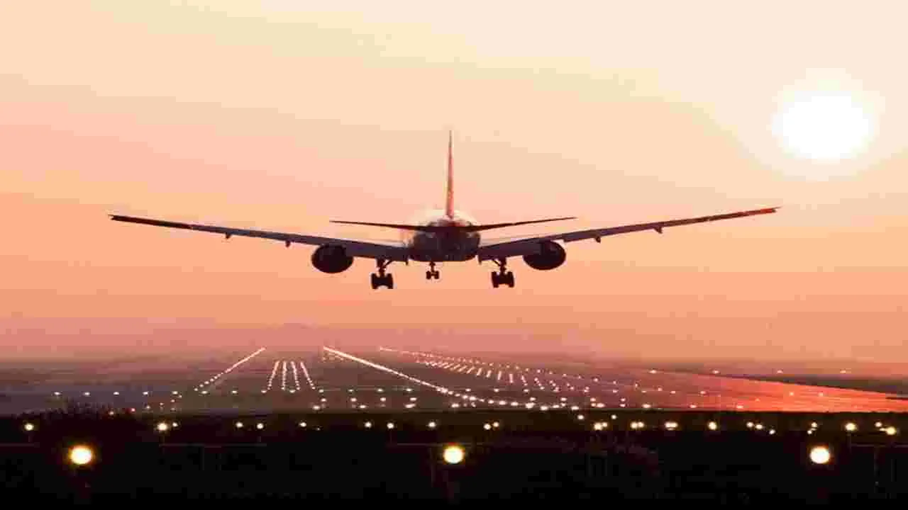 Flight Emergency landing: బ్యాంకాక్-మాస్కో విమానంలో పొగలు.. ఢిల్లీలో ఎమర్జెన్సీ ల్యాండింగ్