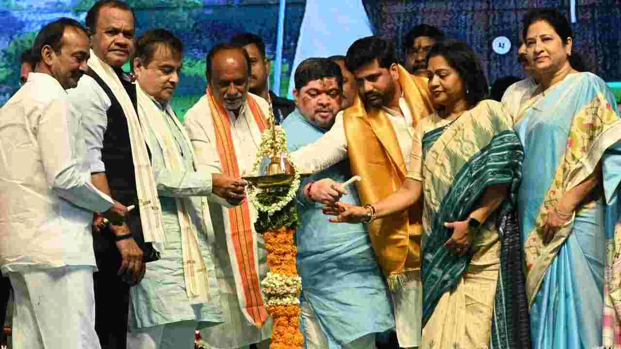 అంబర్పేట ఫ్లైఓవర్ ప్రారంభించిన నితిన్ గడ్కరీ