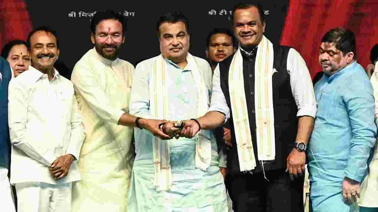 అంబర్పేట ఫ్లైఓవర్ ప్రారంభించిన నితిన్ గడ్కరీ