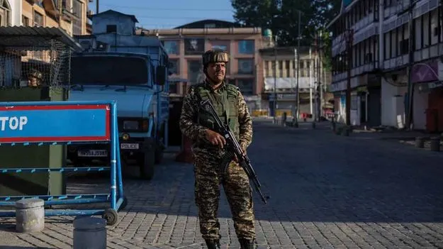 ISPR: ఊదరగొట్టిన పాక్‌ చానళ్లు.. తుస్సుమనిపించిన ఐఎస్ పీఆర్  డీజీ