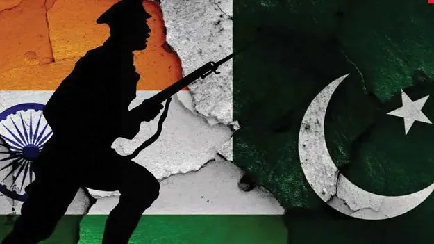 Leave India notice: భారత్‌ను వీడకుంటే మూడేళ్ల జైలు.. 3లక్షల ఫైన్‌