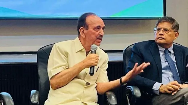 Ghulam Nabi Azad: ప్రపంచంలో కంటే.. పాకిస్థాన్‌లోనే  ఉగ్రవాదులు అధికం
