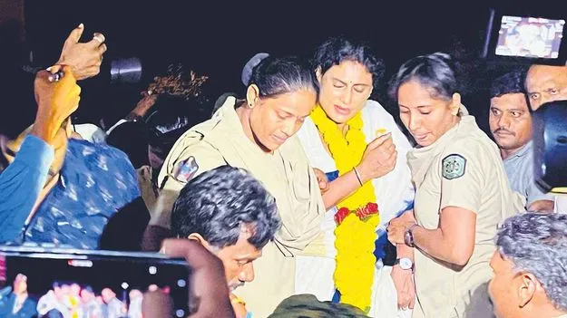 YS Sharmila: షర్మిల దీక్ష భగ్నం