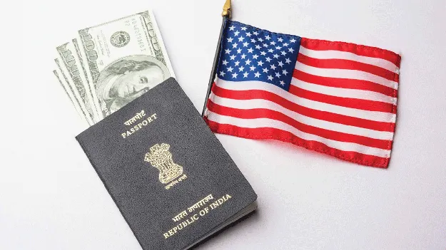 H-1B visa: అమెరికాను విడిచి వెళ్లొద్దు