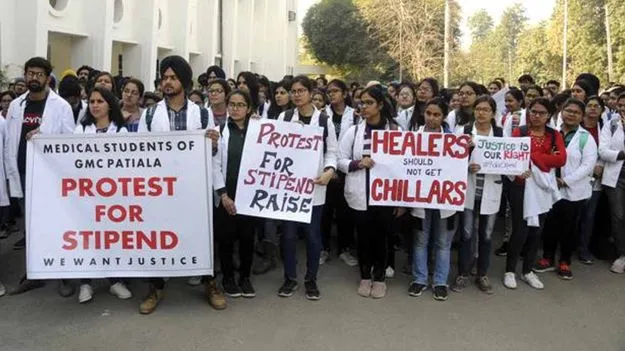 Private medical colleges: స్టైపెండ్‌ దోపిడీపై మెడికోల ఆందోళన