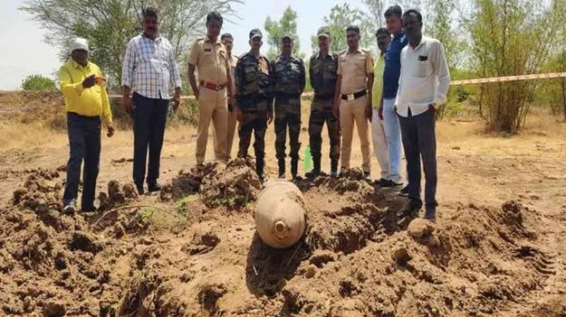 Maharashtra Bomb Discovery: పొలంలో 453కిలోల బాంబు..నిర్వీర్యం చేసిన ఆర్మీ