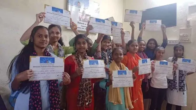 Vocational Education: పాఠశాల విద్యార్థులకు వృత్తి విద్య సర్టిఫికెట్లు