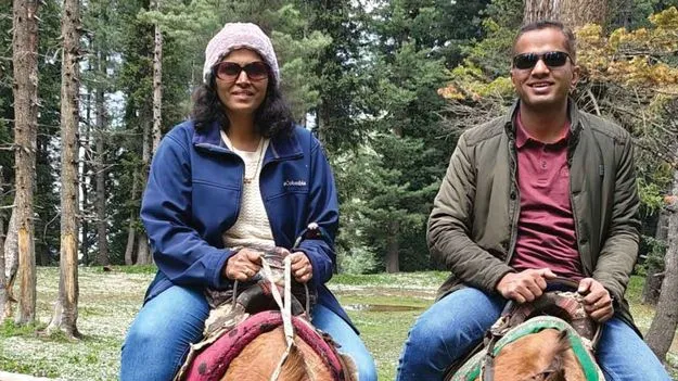 Pahalgam Attack: కంచె కింద పాక్కుంటూ వెళ్లి చిన్న గోతిలో గంటసేపు నక్కి..