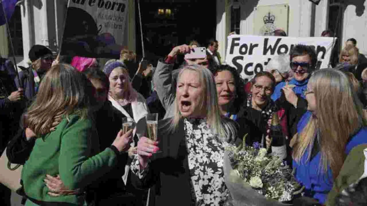 UK Supreme Court: మహిళ అంటే