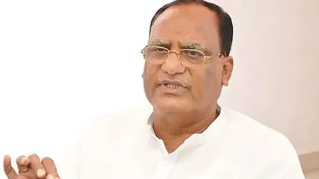 నల్లగొండ జిల్లాకు అధికారులు నీళ్లు రాకుండా చేస్తున్నారు:  గుత్తా సుఖేందర్ రెడ్డి 