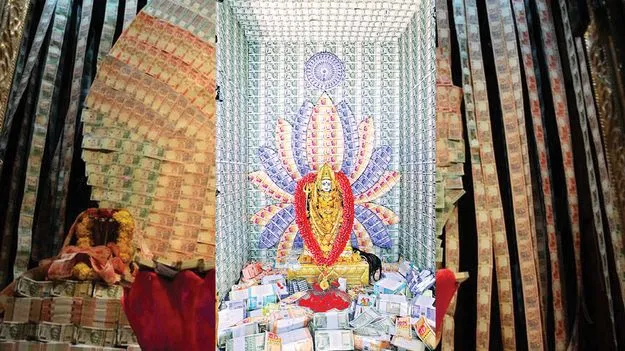 Idol Decoration: 4 కోట్ల నోట్లు... కోటి విలువైన నగలు..