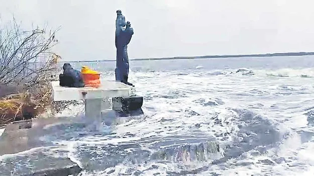 Krishnavenamma: కృష్ణవేణమ్మ పాదాలను తాకిన సముద్రుడు