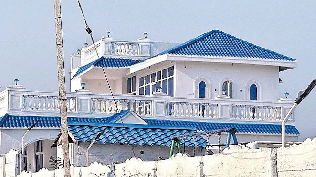 Mujra party Ranga Reddy: ఫాంహౌ్‌సలో ముజ్రా పార్టీ.. పోలీసుల దాడి