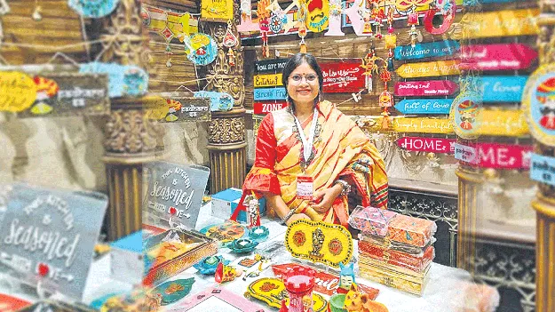 Paper Crafts Business: అభిరుచే ఆదాయ వనరుగా...