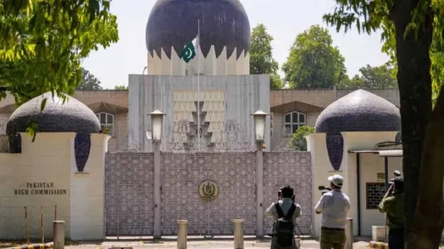 India: పాక్ హైకమిషన్ అధికారికి అల్టిమేటం.. 24 గంటల్లో దేశం విడిచి పెట్టాలని భారత్ ఆదేశం