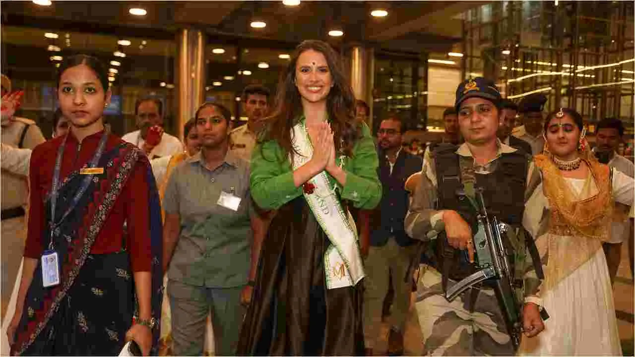 హైదరాబాద్‌కు అందాల తారలు..