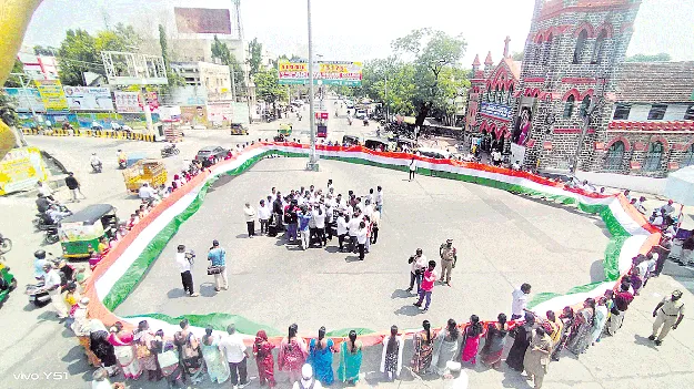 ఉగ్రదాడిపై వెల్లువెత్తిన నిరసనలు 