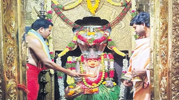  ఎల్లమ్మ ఆలయంలో ప్రత్యేక పూజలు