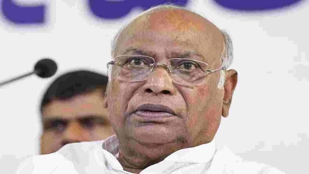 Mallikarjun Kharge: ఉగ్రదాడిని ఎదుర్కొనేందుకు నిర్దిష్ట వ్యూహం ఏది?.. కేంద్రాన్ని ప్రశ్నించిన ఖర్గే