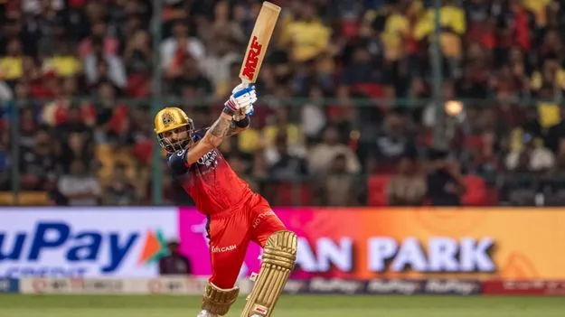 Virat Kohli: విరాట్ కోహ్లీ సిక్స్‌లు చూశారా.. ఏకంగా ఐదు సిక్స్‌లతో రెచ్చిపోయిన కింగ్