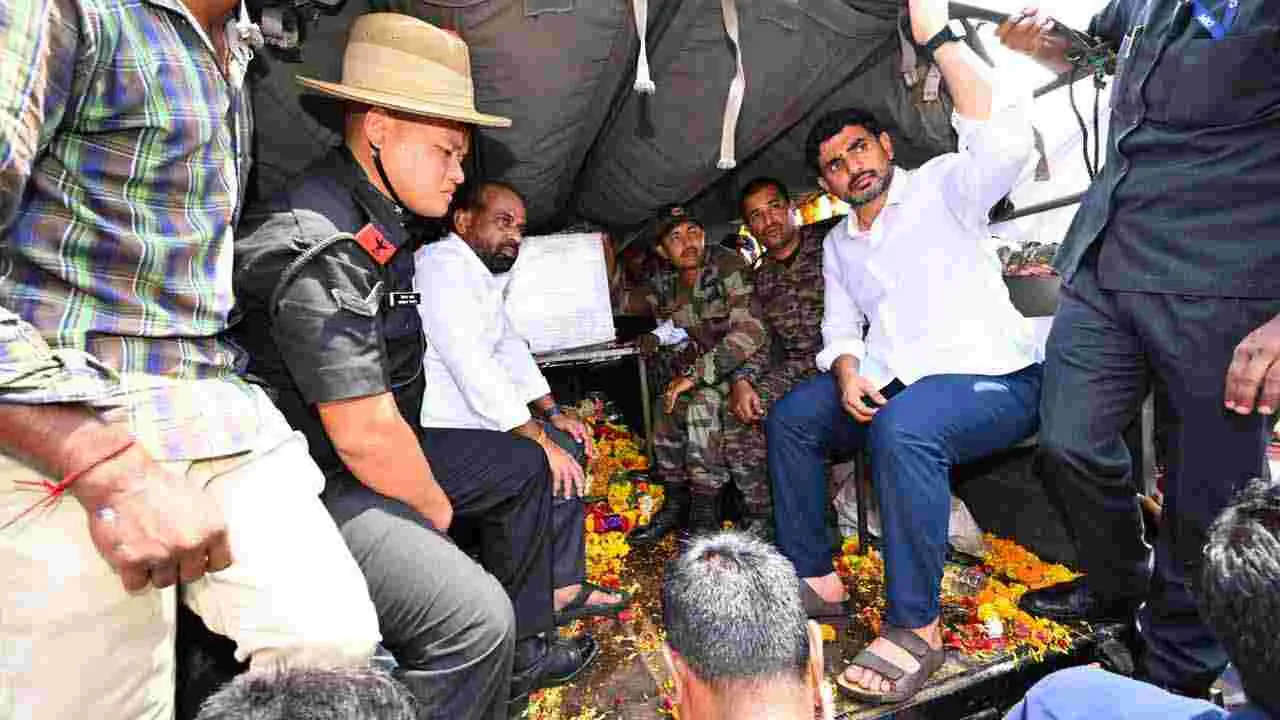 అధికార లాంఛనాలతో మురళీ నాయక్ అంత్యక్రియలు.. నివాళులర్పించిన మంత్రులు