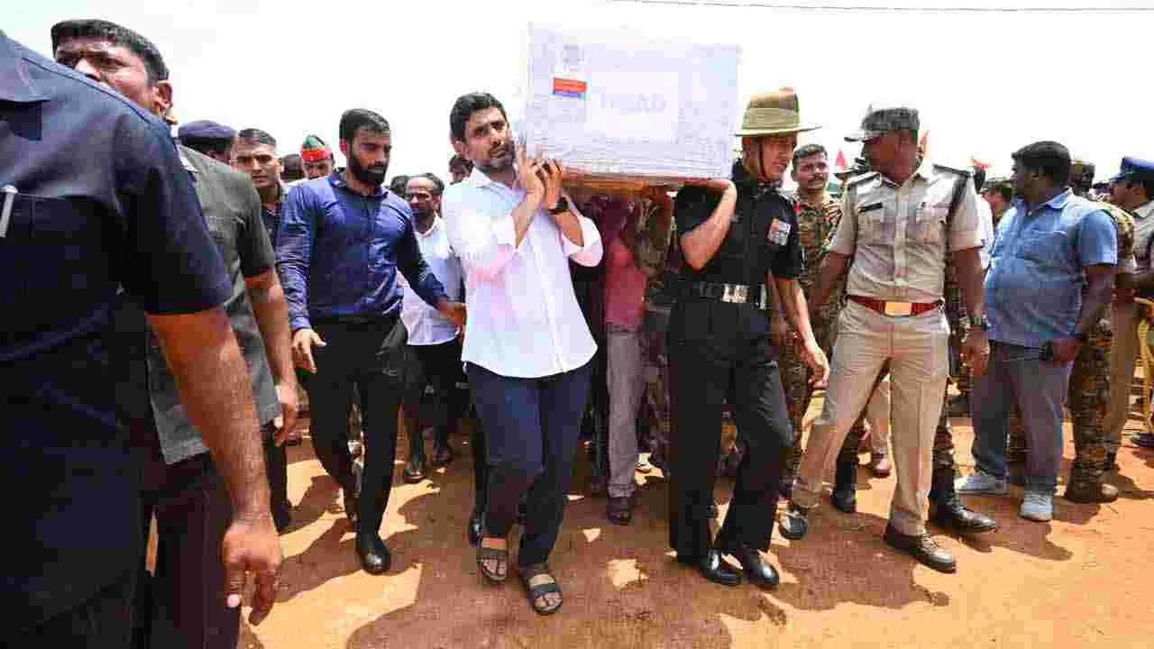 అధికార లాంఛనాలతో మురళీ నాయక్ అంత్యక్రియలు.. నివాళులర్పించిన మంత్రులు