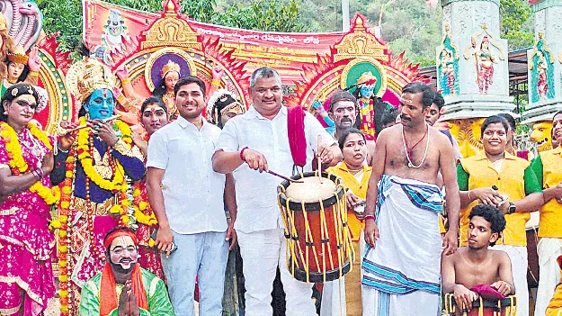 వైభవంగా తలుపులమ్మ జాతర