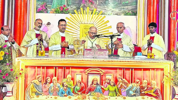 భక్తిభావంతో మంచిమార్గంలో నడవాలి