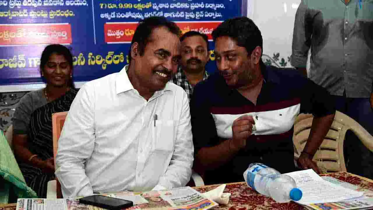 ABN Andhra Jyothy: అక్షరం అండగా - పరిష్కారమే అజెండాగా.. కార్యక్రమంలో వేమూరి ఆదిత్య