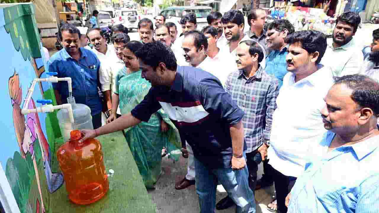ABN Andhra Jyothy: అక్షరం అండగా - పరిష్కారమే అజెండాగా.. కార్యక్రమంలో వేమూరి ఆదిత్య