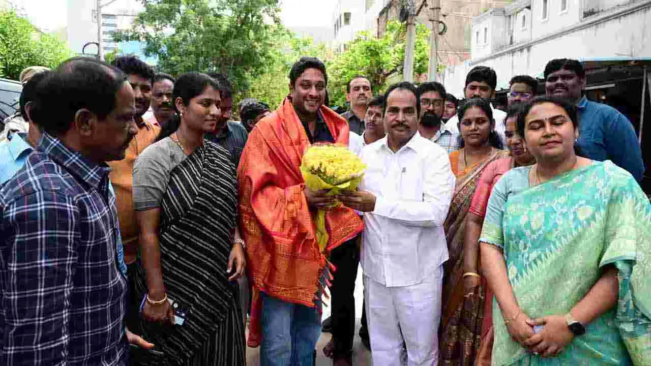 ABN Andhra Jyothy: అక్షరం అండగా - పరిష్కారమే అజెండాగా.. కార్యక్రమంలో వేమూరి ఆదిత్య