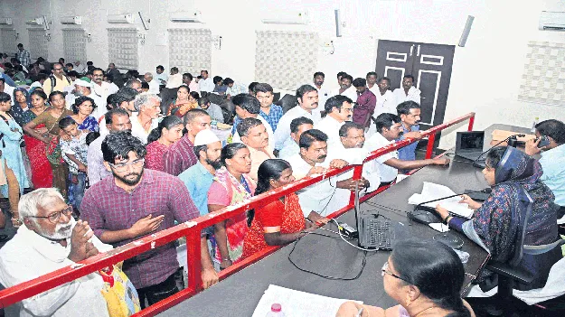 అర్జీల పరిష్కారంపై ప్రత్యేక దృష్టి సారించాలి