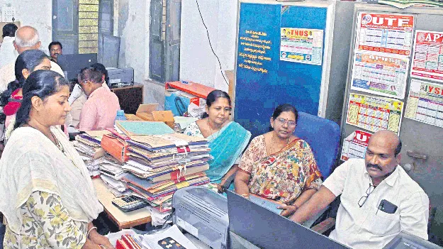 టీచర్ల బదిలీలకు 4,652 దరఖాస్తులు