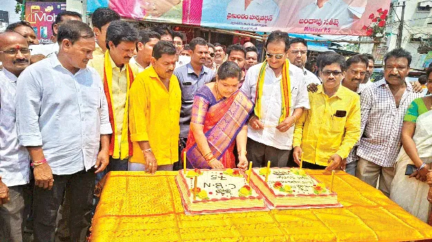 Festively సందడిగా.. 