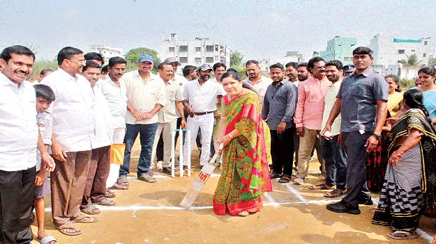 Won the toss... picked up the bat టాస్‌ వేసి.. బ్యాట్‌ పట్టి 