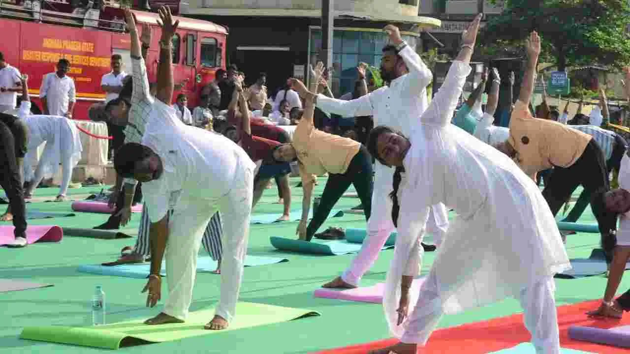 International Yoga Day: విశాఖ ఆర్కేబీచ్‌లో మంత్రుల యోగా ప్రాక్టీస్
