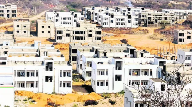 నత్తనడకన మోడల్‌కాలనీ పనులు