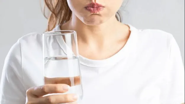 Oil Pulling Benefits: నోటి దుర్వాసన పోవాలంటే.. ఉదయాన్నే ఈ నూనెతో పుక్కిలించండి..