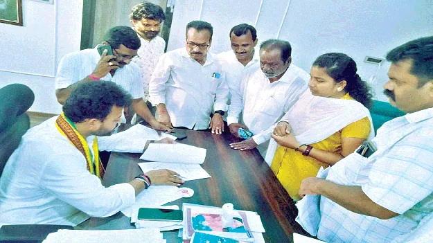 ప్రతి నియోజకవర్గంలో గ్రీవెన్స్‌