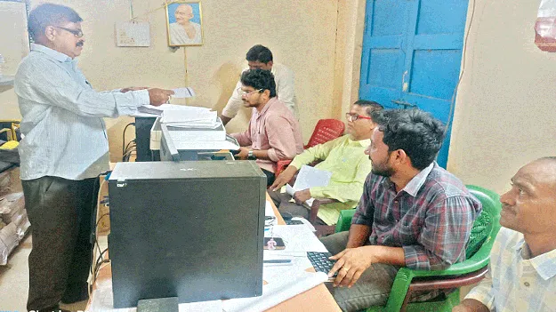 Three Weeks of Agitation మూడు వారాలుగా మొరాయింపు