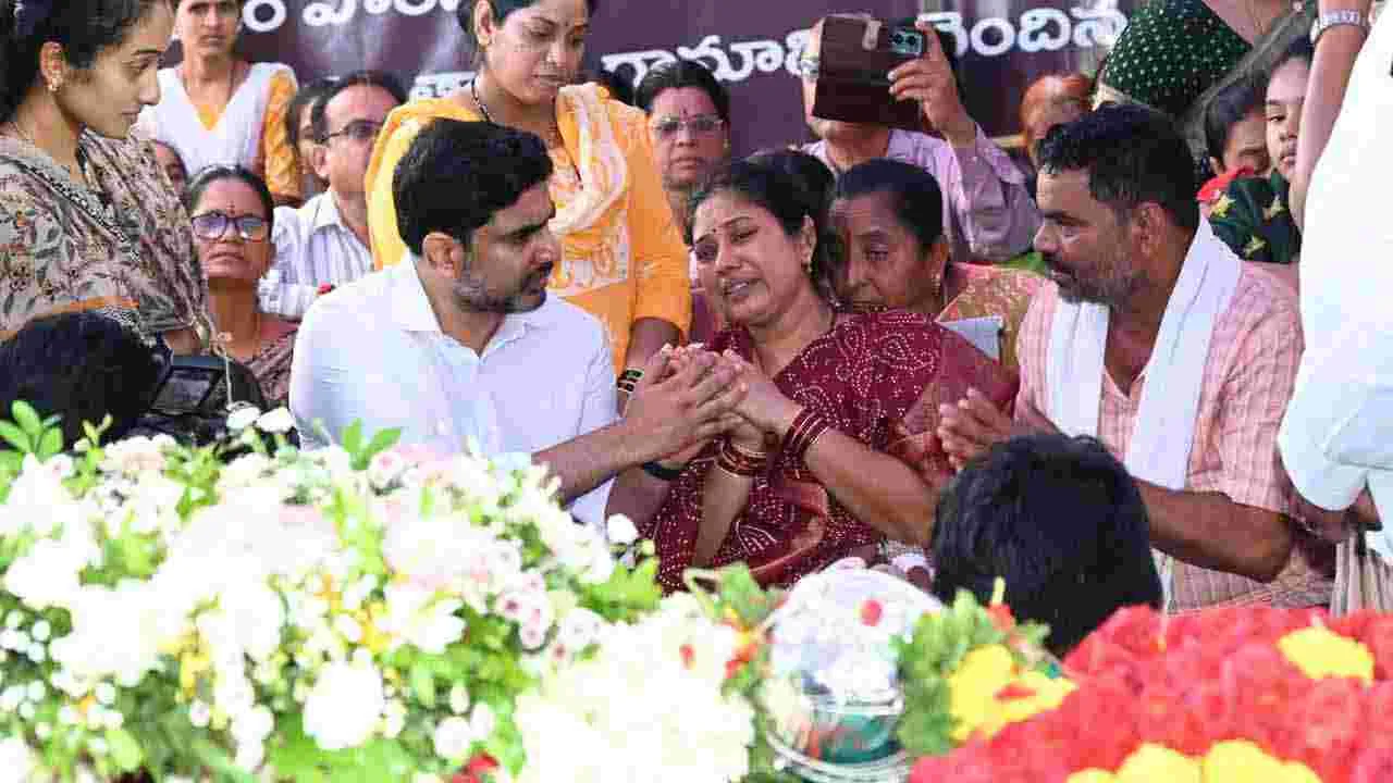 అధికార లాంఛనాలతో మురళీ నాయక్ అంత్యక్రియలు.. నివాళులర్పించిన మంత్రులు