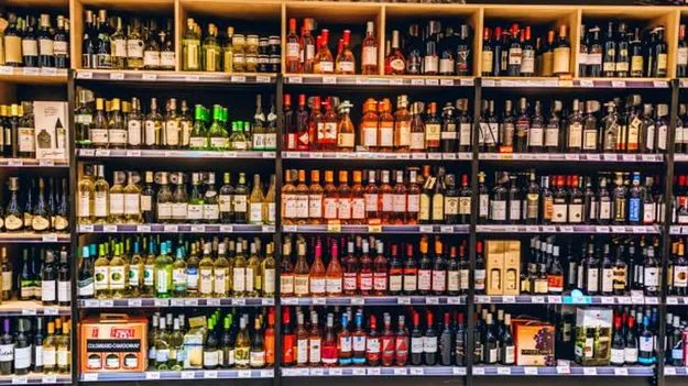 Liquor: మద్యం ప్రియులకో బ్యాడ్ న్యూస్.. ధరలు పెంపు.. బీరుకు రూ.10, క్వార్టర్‌కు రూ.6 నుండి రూ.30 వరకు