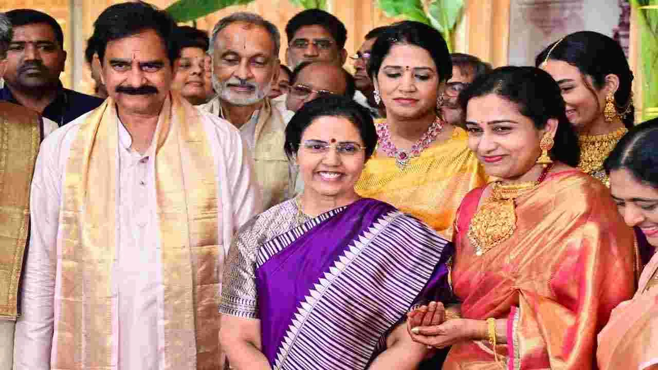 ఘనంగా దేవినేని ఉమామహేశ్వరరావు కుమారుడి వివాహ వేడుక.. పాల్గొన్న ప్రముఖులు