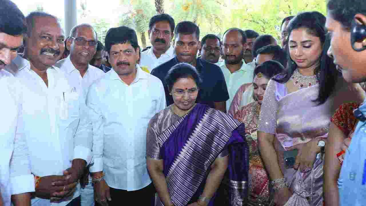 ఘనంగా దేవినేని ఉమామహేశ్వరరావు కుమారుడి వివాహ వేడుక.. పాల్గొన్న ప్రముఖులు