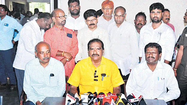 పోలవరం ఎడమ ప్రధాన కాలువ పనుల్లో వేగం ఏది?