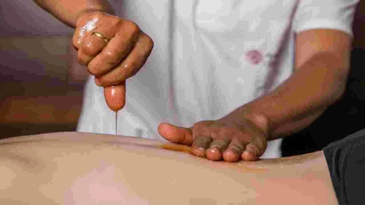 Black Hair: జుట్టు నల్లగా మారేందుకు రోజూ నాభిలో ఈ నూనె రాయండి చాలు.. 