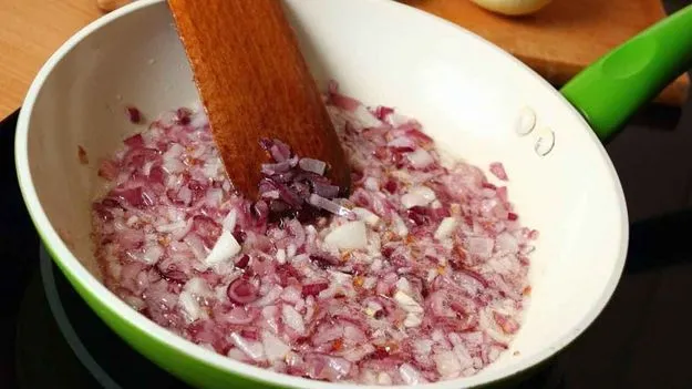 Cooking Tips: ఈ కూరల్లో ఉల్లిపాయ మిక్స్ చేస్తే.. రుచి, ఆరోగ్యం రెండూ చెడిపోతాయి..