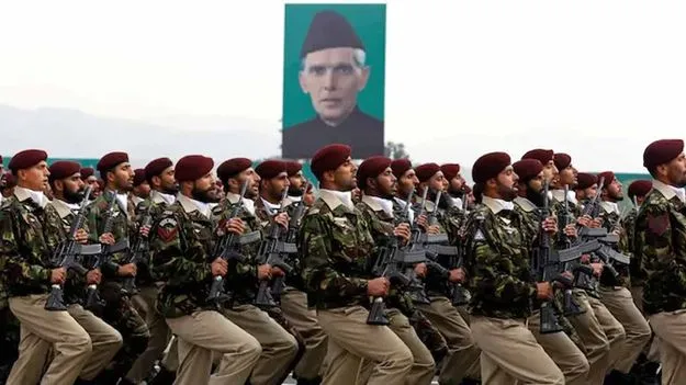 Pakistan: రక్షణ రంగం బడ్జెట్ 18 శాతం పెంచిన పాక్