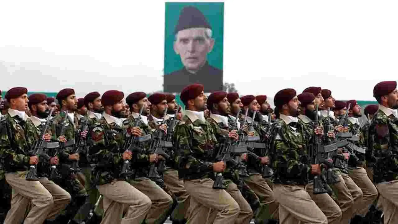 Pakistan: రక్షణ రంగం బడ్జెట్ 18 శాతం పెంచిన పాక్